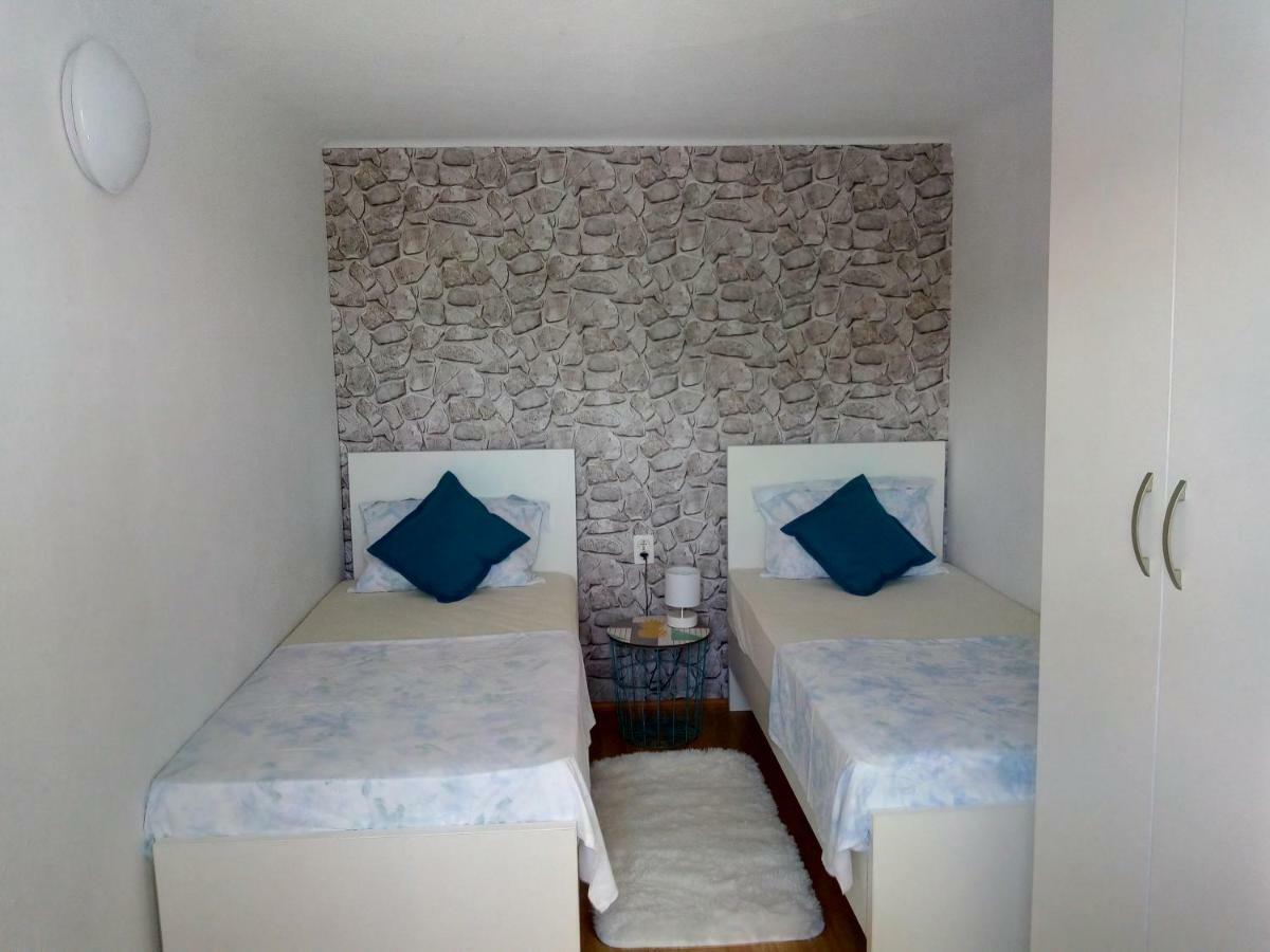 Apartmani Paulo Vis Exterior photo